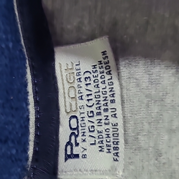 Toronto Maple Leafs Vneck - Picture 4 of 7